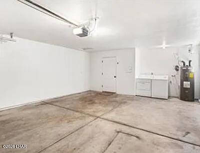 3270 Osborn Dr #102 — Photo 25