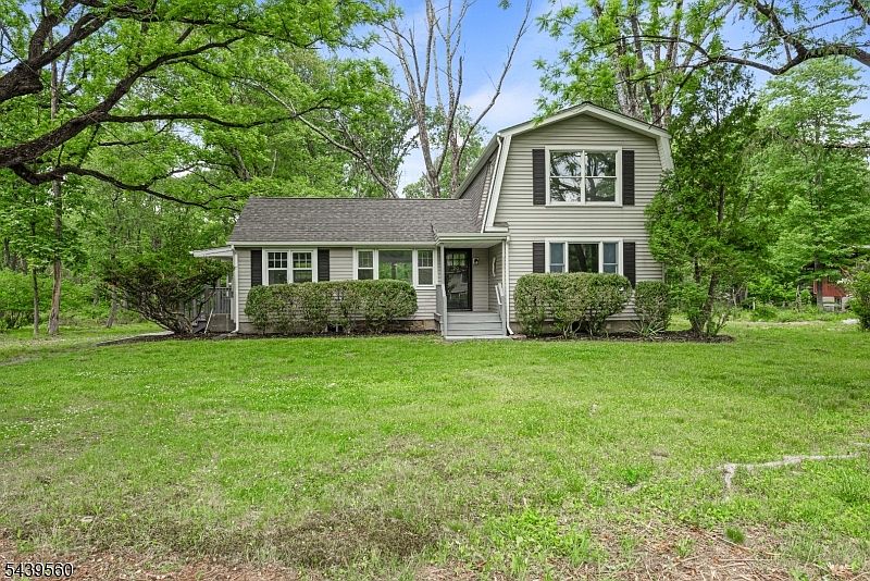 1st image of 20 Cooper Ln