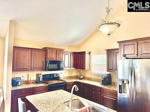 5th image of 102 Driftwood Ave