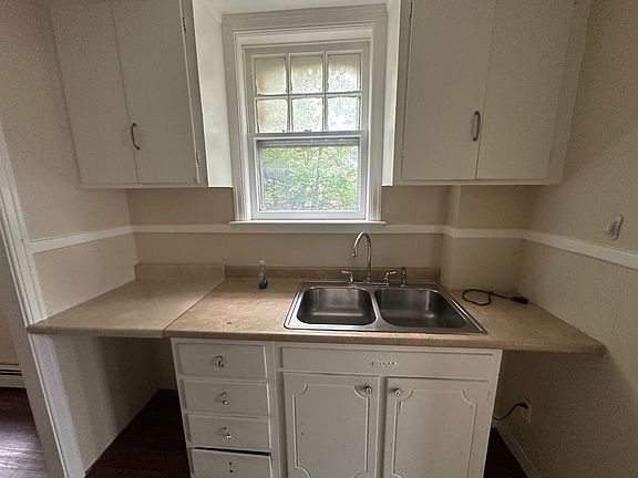 5th image of 160-162 Young St #2