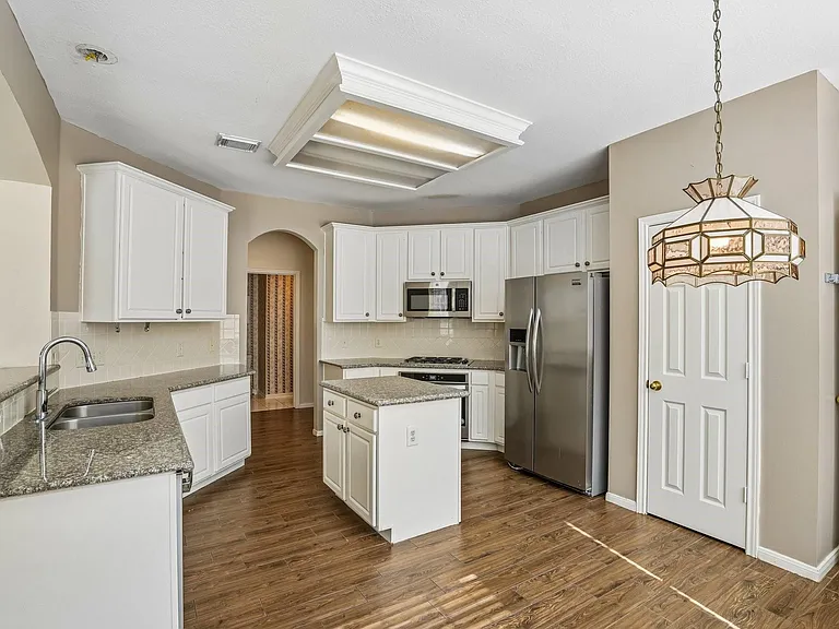 15415 Truslow Point Ln — Photo 9
