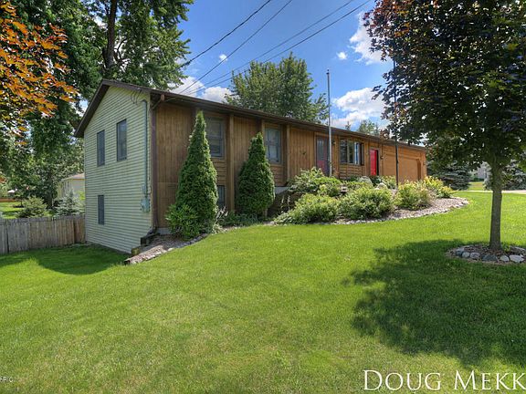 2nd image of 4004 Ambrose Ave NE