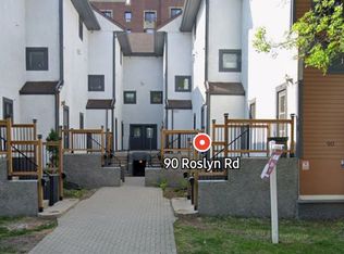 90 Roslyn Rd #11, Winnipeg, MB R3L 0G6