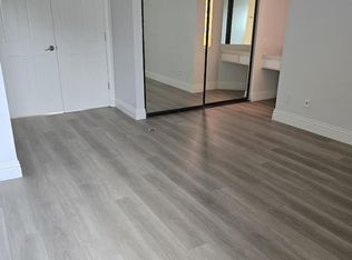 900 Powell Ct, Costa Mesa, CA 92626