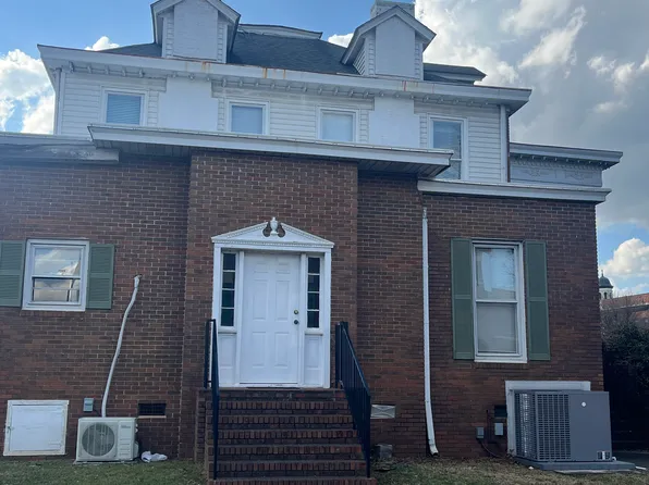 440 E Howell St #B, Hartwell, GA 30643