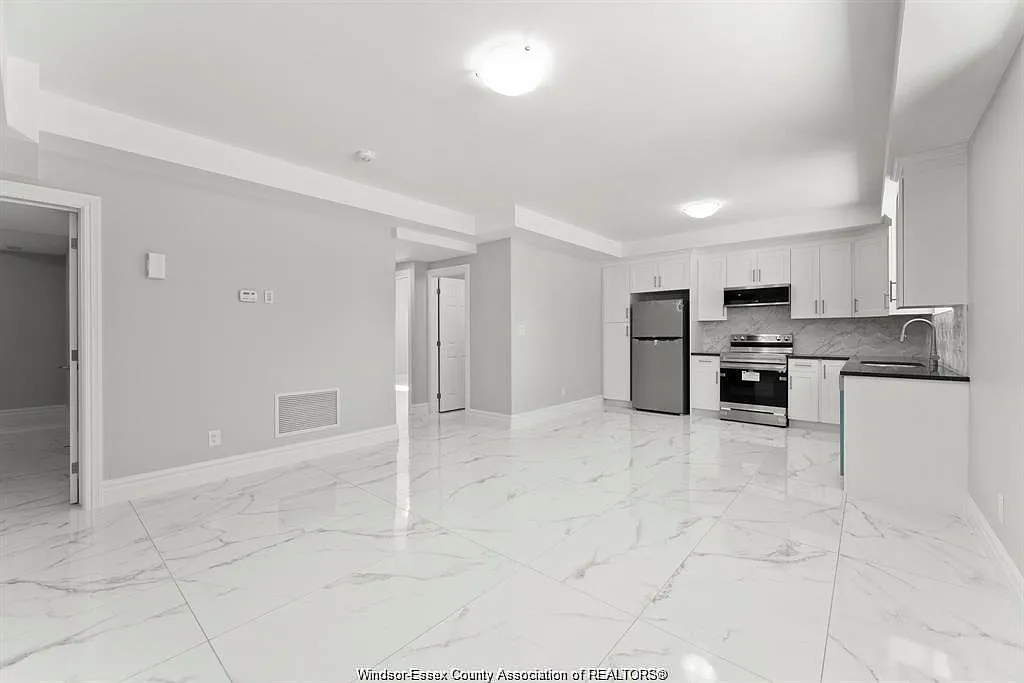 3 bed, 1200 sqft, $2,250 — Photo 2