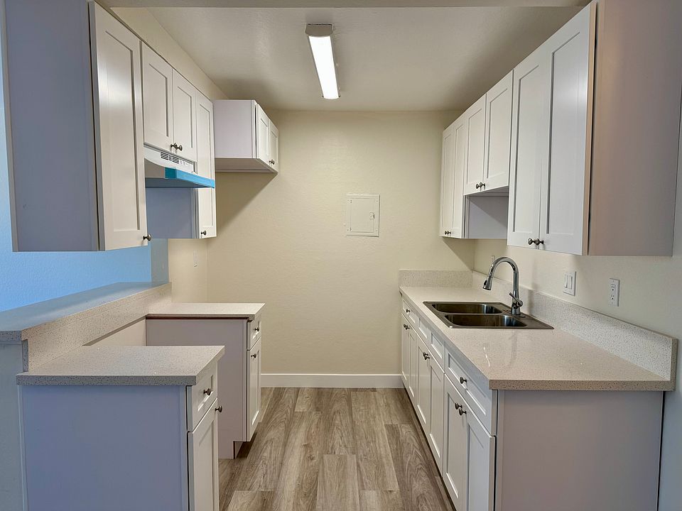 1st image of 1006 E Deodar St #G