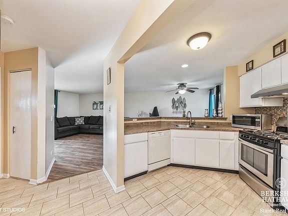5th image of 228 W Jennifer Ln Unit 1