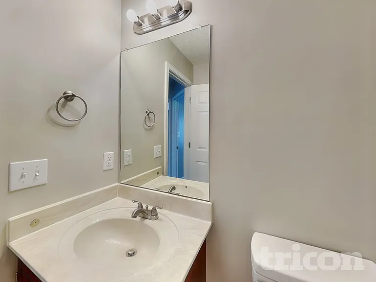 1616 Broad Cir — Photo 14
