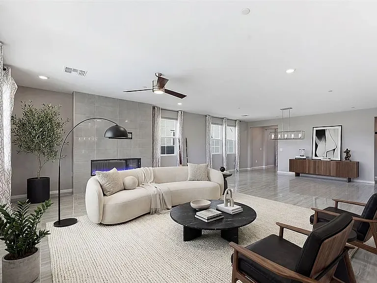 2599 Tolmezzo St — Photo 4