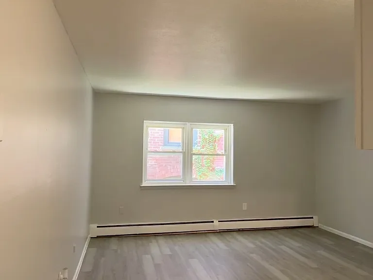 10 Walnut St #110 — Photo 9
