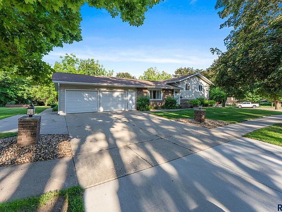4th image of 804 N Maplewood Dr