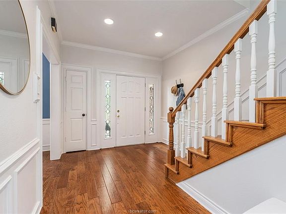 3rd image of 4601 Locksford Dr