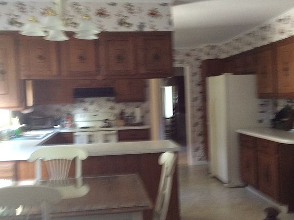 3rd image of 139 Oak Dr