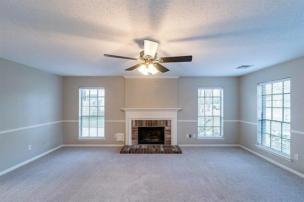 Photo 2 of 19 - 75 Breezy Point Pl - The Woodlands, TX Building Photo - 75 Breezy Point Pl