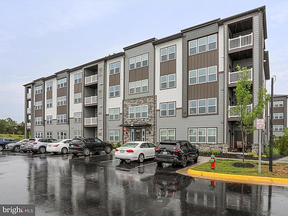 2nd image of 140 McCormick Cir #302