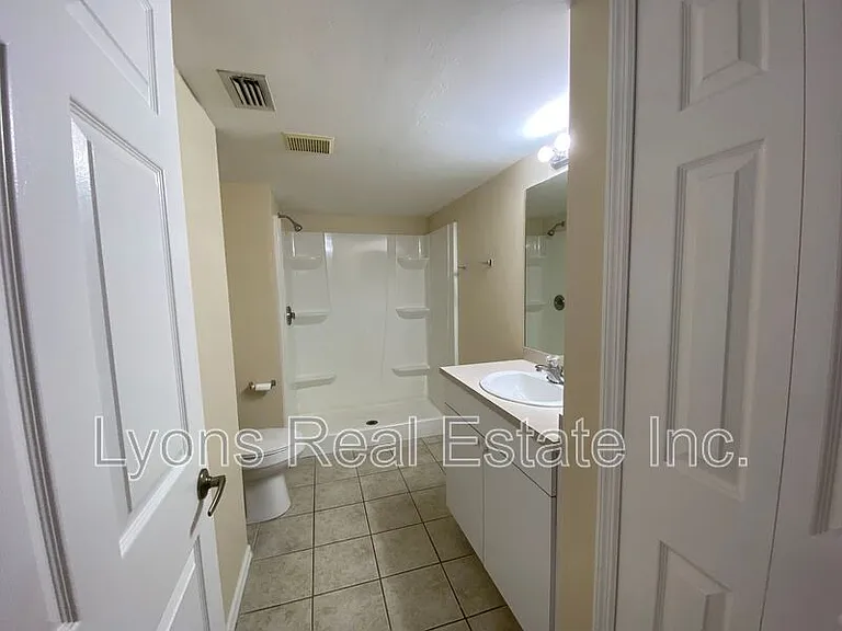 3806 SW 7th Pl #102 — Photo 16