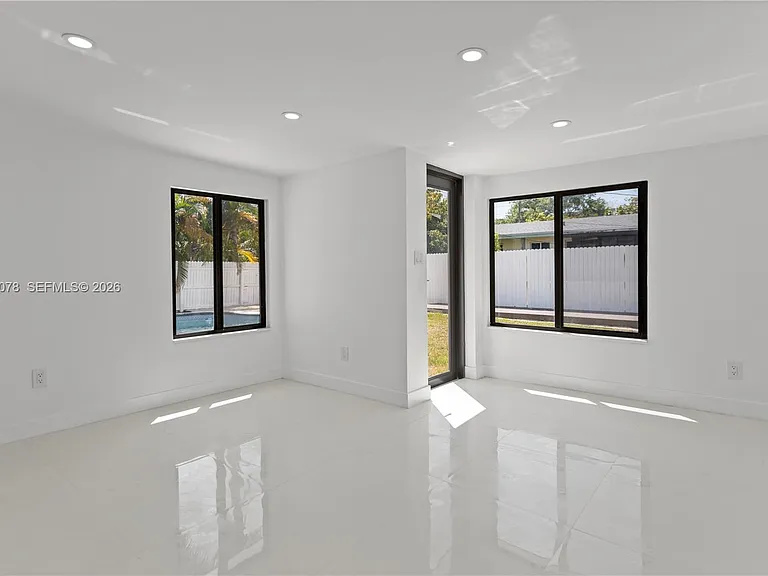 1524 SW 32nd Ct — Photo 27