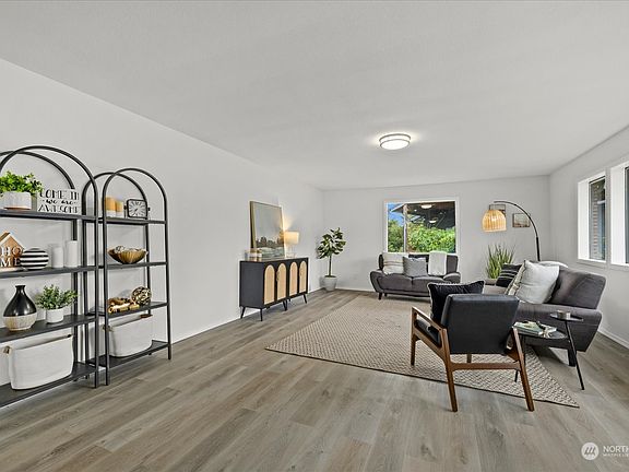 4th image of 1030 Carlyon Avenue SE