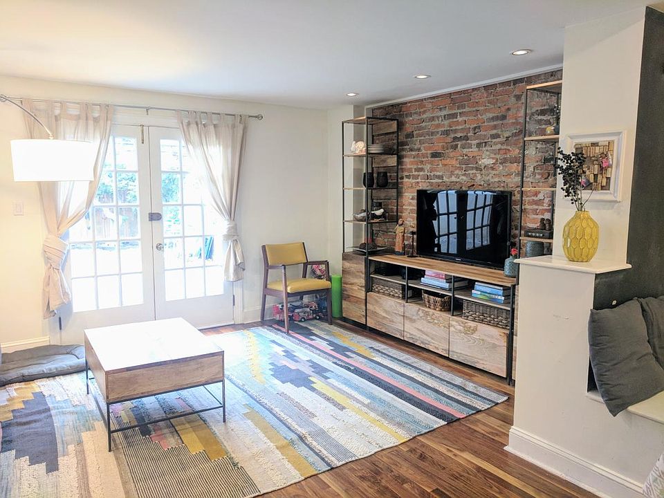 1st Floor Living Room
