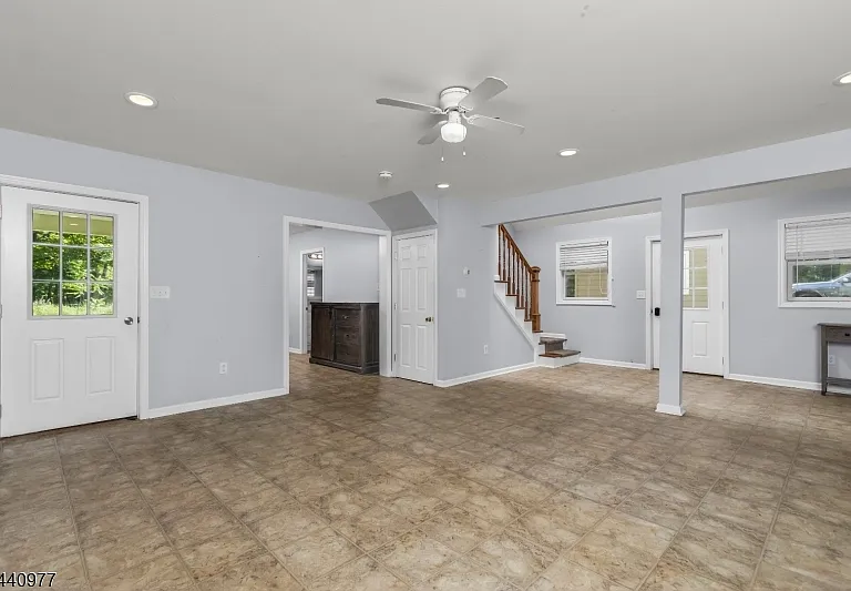 4 Gordon Ln — Photo 4