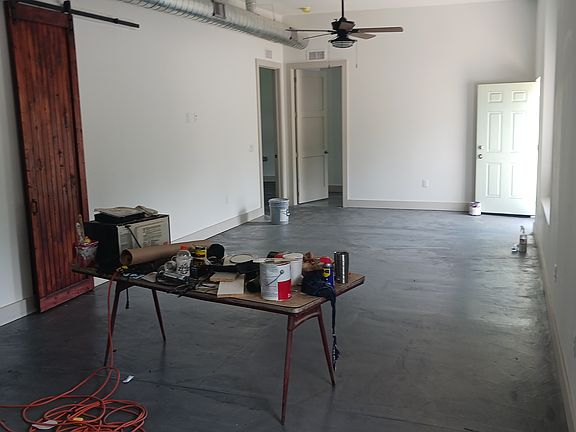 4th image of 1300 W Jackson St