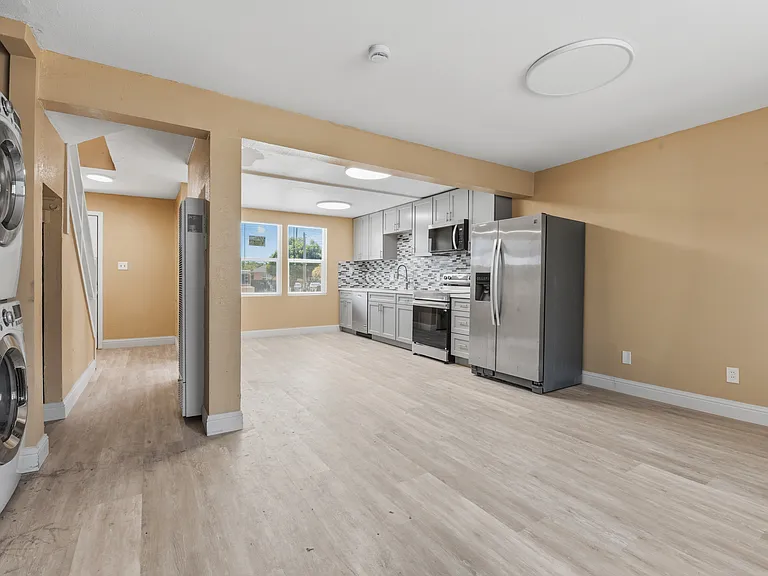 1641 E 6th St #1641 — Photo 9