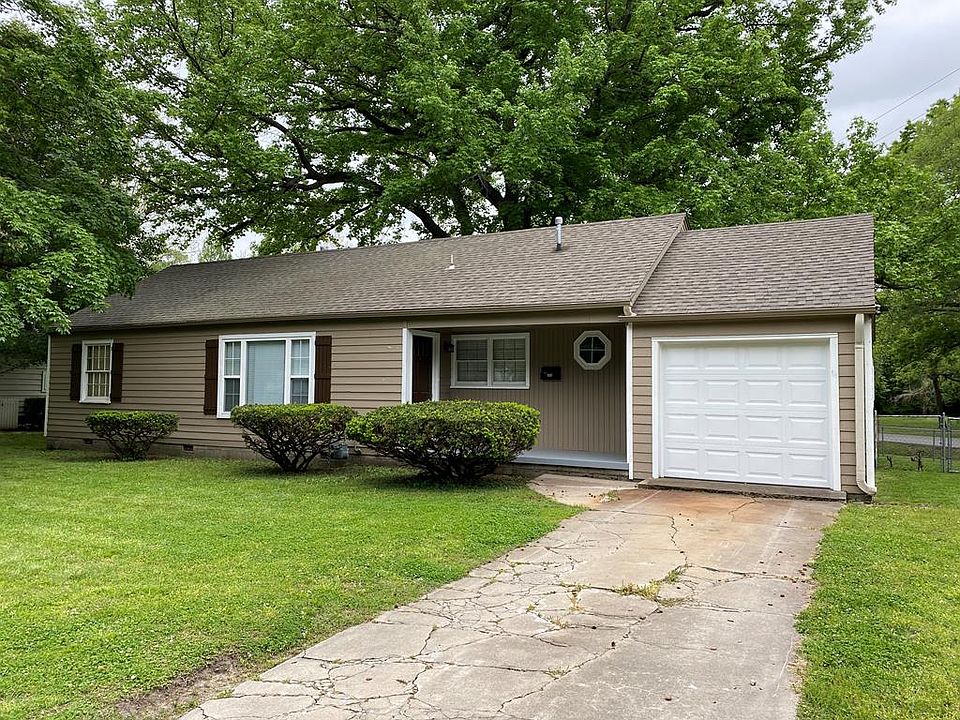 1st image of 609 Oakcrest Dr