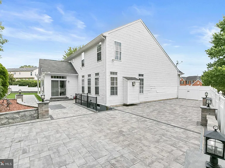 7202 Exbury Ct — Photo 50