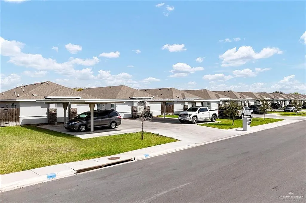 2 bed, 2.0 bath, 938 sqft, $1,100 — Photo 4