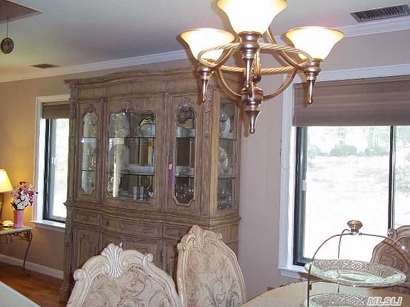 4th image of 376 Clubhouse Ct