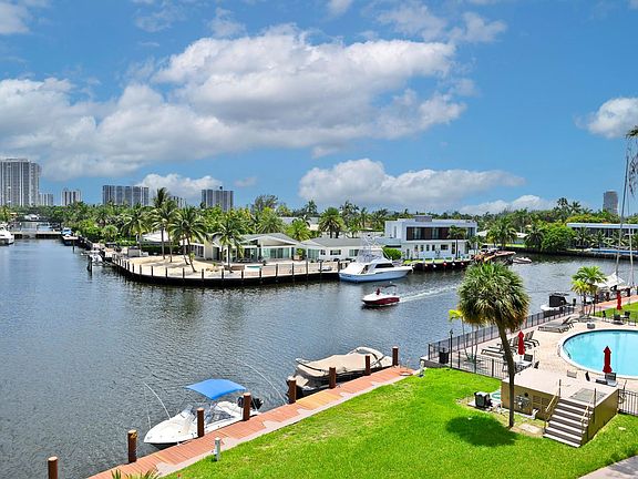 5th image of 301 Golden Isles Drive #403