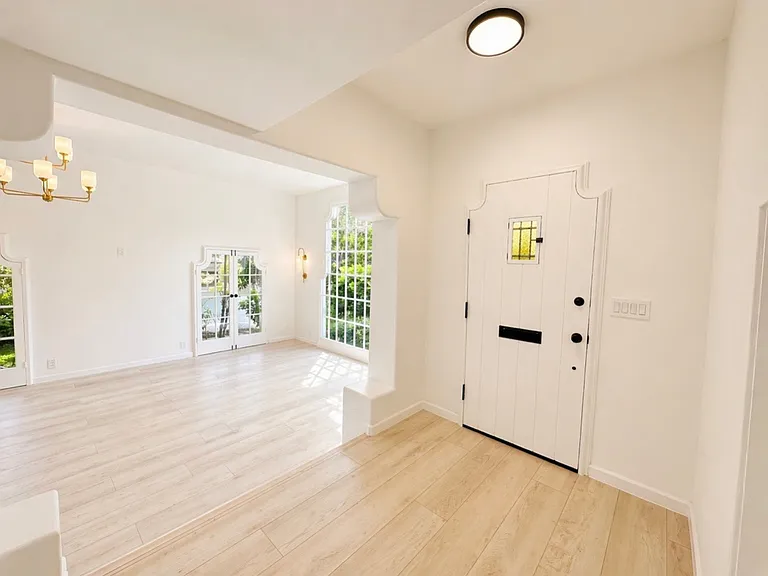 710 Adelaide Pl — Photo 15