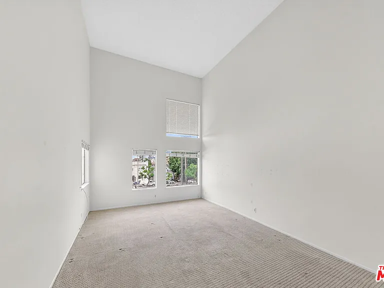 1118 Valencia St #310 — Photo 2