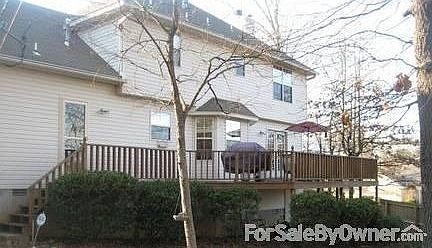 Roomy Deck
						:
						Only six stairs