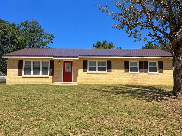 25 Richardson Dr, Daleville, AL 36322