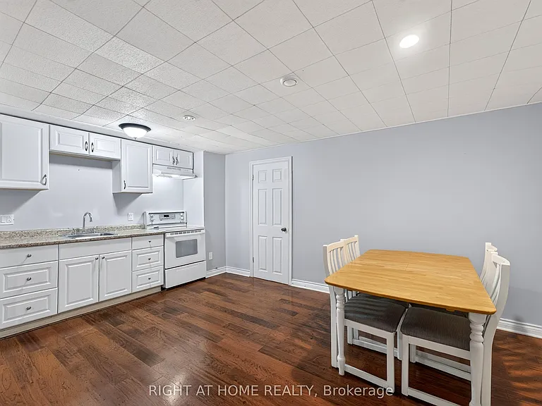 60 Westwood Dr — Photo 8