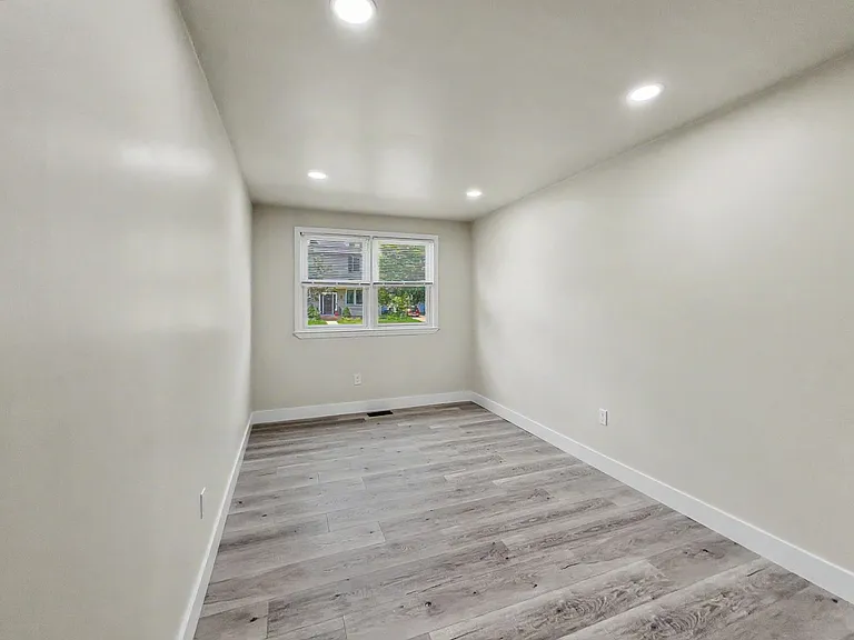 200 E Maple Ave — Photo 42