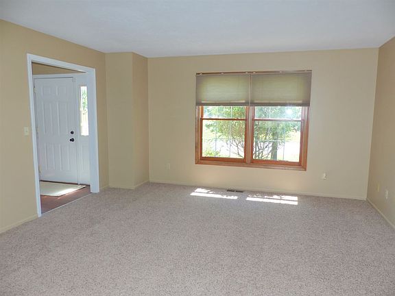 3rd image of 59741 Wren Ln