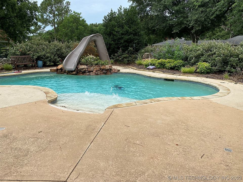 2nd image of 1717 Marie Dr