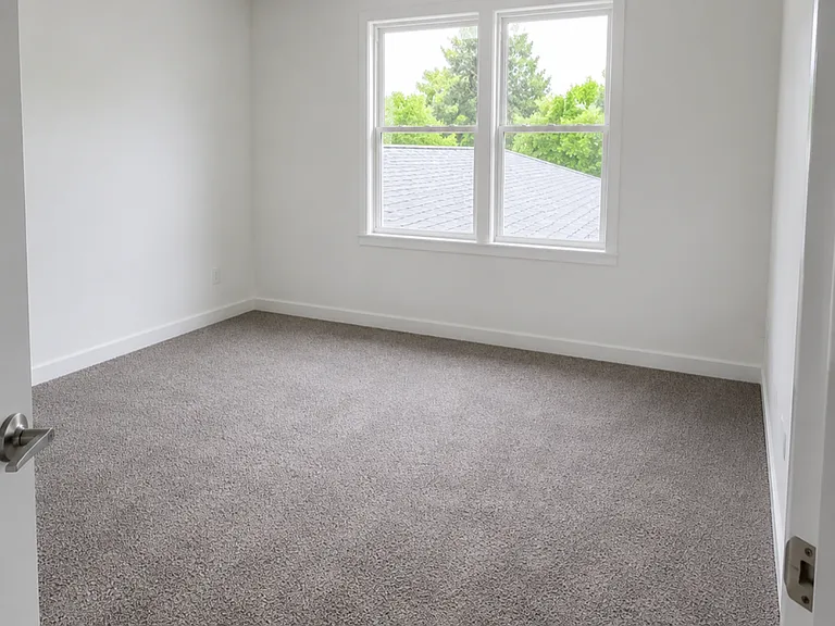 811 Surrey Ln — Photo 10