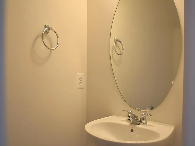 9421 Adelaide Ln — Photo 28