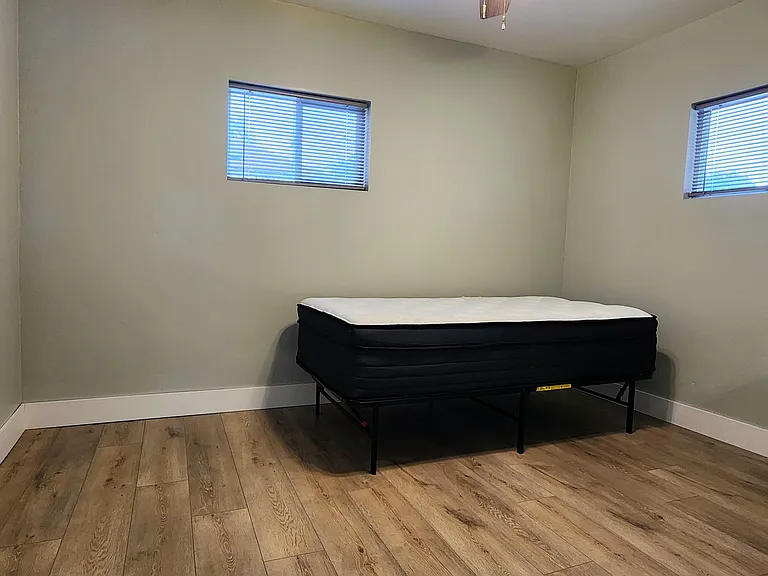 419 E 20th St #1 — Photo 8