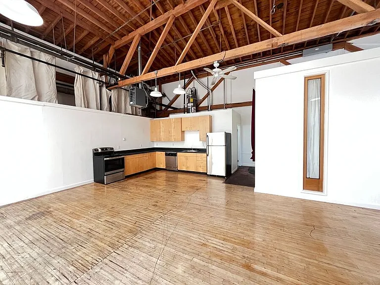1148 E 18th St #2 — Photo 2