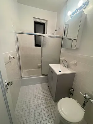 Rented by Metropolis International Realty Inc. | media 5