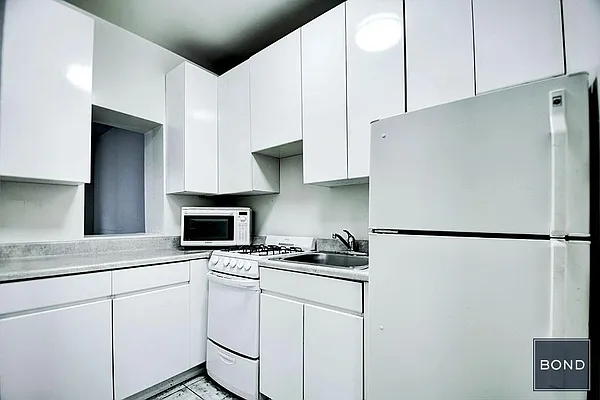 Rented by Bond New York | media 18