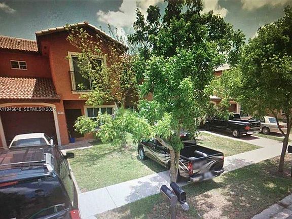 3rd image of 909 SW 6th Pl