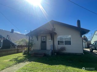 1207 S 3rd Ave, Kelso, WA