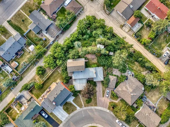 15 SE Glenview Dr SW, Calgary, AB T3E 4H4