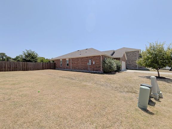 4th image of 2905 Aspen Dr